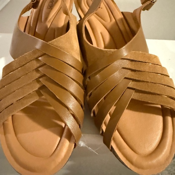 Earth Woman’s Leather Tan Strappy Sandals size 12 - Picture 3 of 6